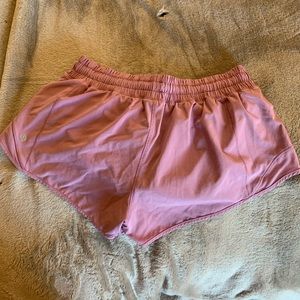 Lululemon hotty hot shorts 2.5in